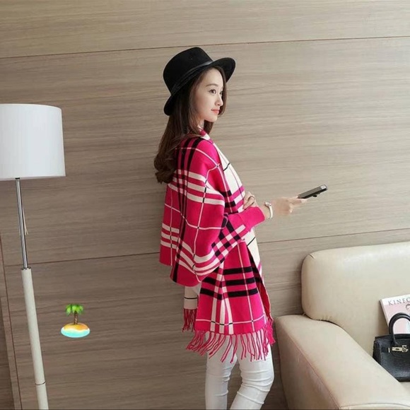 NWT-Gorgeous Winter Poncho Scarf/Poncho - Picture 3 of 4